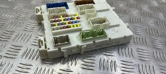 Ford Kuga II Fuse box set DV6T14A073FE 517605F0