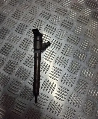 Opel Vivaro Fuel injector 8201055367 0445110414