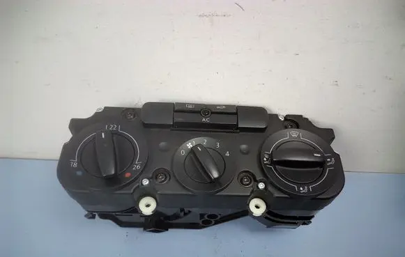 Volkswagen PASSAT B6 Climate control unit 3C2820045A 5HB009328