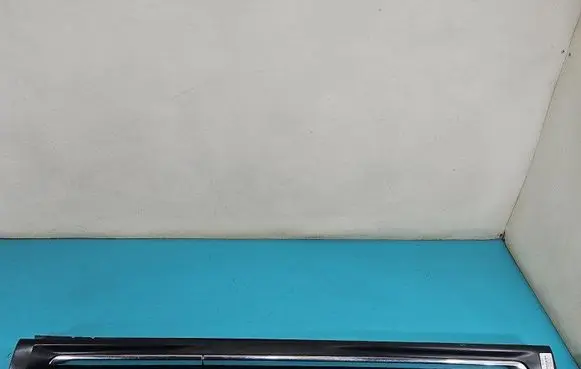 Foot area side trim