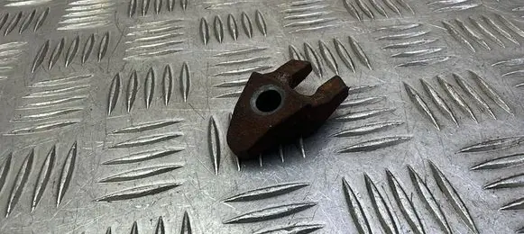 Peugeot 2008 I Fuel Injector clamp holder 