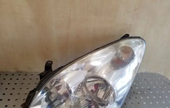 Toyota Corolla Verso AR10 Headlight/headlamp