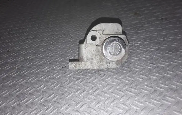 Mazda 3 I Front door lock (next to the handle) 