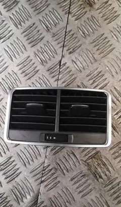 Rear air vent grill