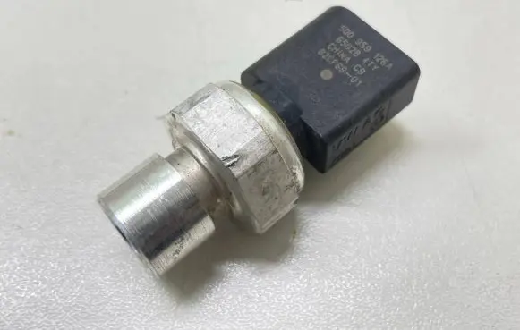 Volkswagen Tiguan Air conditioning (A/C) pressure sensor 5Q0959126A