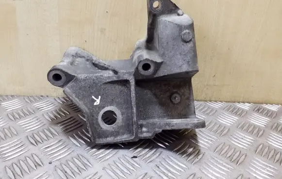 Volvo XC60 Engine mounting bracket 6G926P096FC