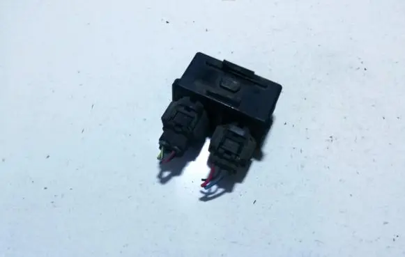 Subaru B9 Tribeca Window wiper relay 86121xa00a 86121-xa00a