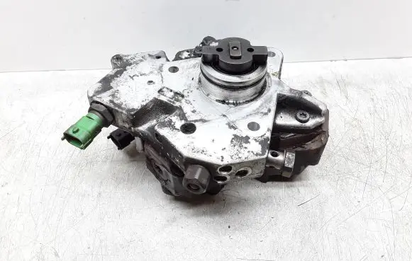 Volvo V70 Fuel injection high pressure pump 30756125 0445010111