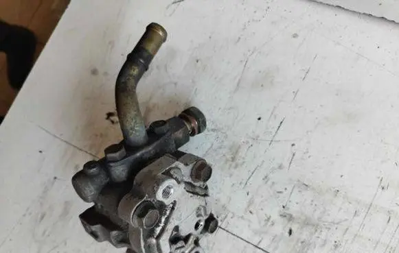 Nissan Navara D22 Power steering pump VK5138