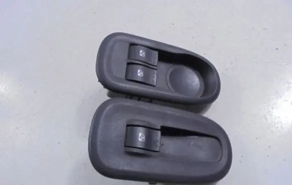 Renault Kangoo II Electric window control switch 8200548969