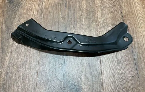 Skoda Fabia Mk3 (NJ) Headlight/headlamp mounting bracket 6v0805931