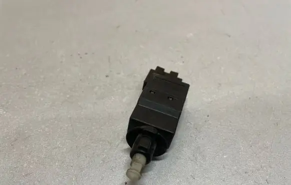 Mercedes-Benz E W211 Brake pedal sensor switch 0015454009