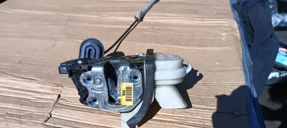 KIA Optima Front door lock 81320D4080