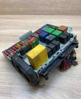 Opel Vectra B Fuse module 09152787 09134880