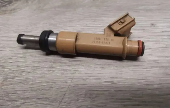 Toyota Prius+ (ZVW40) Fuel injector 232500T030 138022326