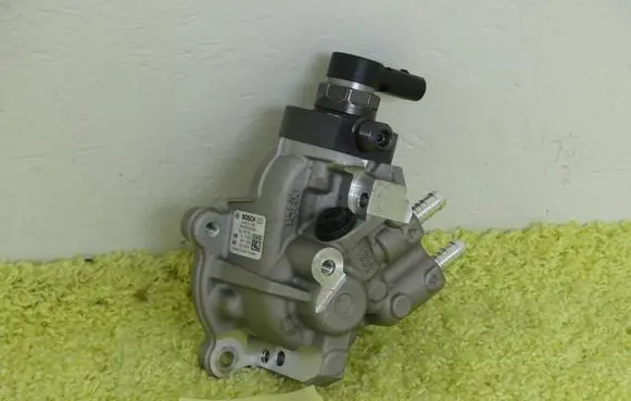 Skoda Octavia Mk4 Fuel injection high pressure pump 0445011524 04L130755L