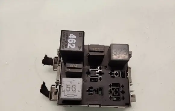 Porsche Cayenne (9PA) Relay mounting block 7L0937503A