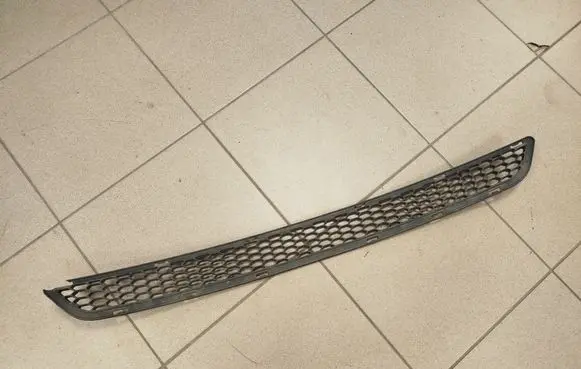 Hyundai H-1, Starex, Satellite Front bumper lower grill 865804H000