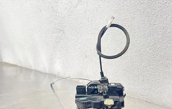 Opel Insignia A Front door lock 3023806E 0320080959 00046411