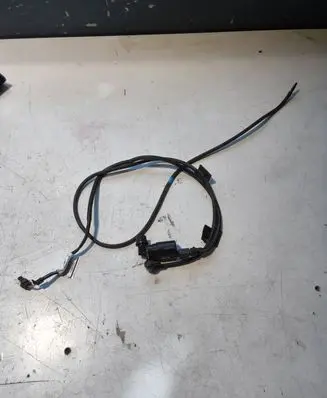 Opel Astra L Windscreen/windshield washer pump 9825893480