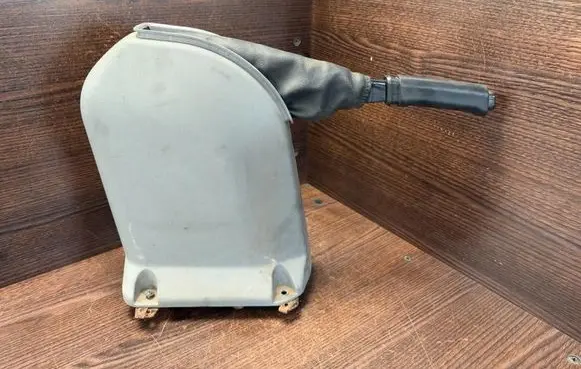 Handbrake/parking brake lever assembly