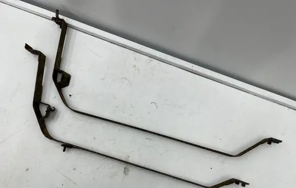Mazda 6 Fuel tank mounting bracket 