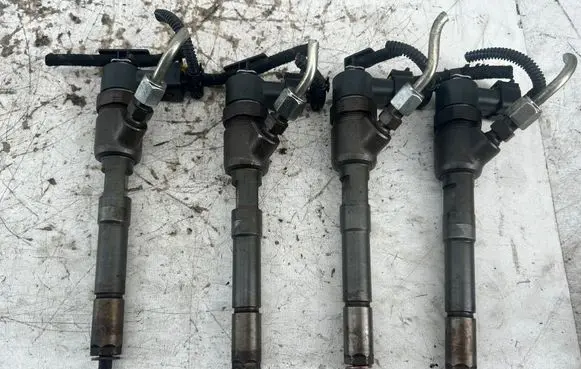 Opel Insignia A Fuel injectors set 0445110351