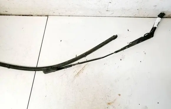 Audi Q3 8U Front wiper blade arm 8u1955407
