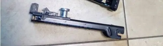 Volkswagen PASSAT B6 Seat belt height adjuster 1T0857819B NE63025