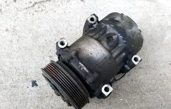 Volvo S40, V40 Air conditioning (A/C) compressor (pump)