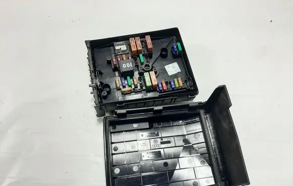 Skoda Yeti (5L) Fuse module 1K0937125D