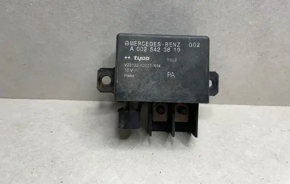 Mercedes-Benz C W203 Charging relay A0025423819