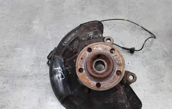 Volvo XC90 Front wheel hub spindle knuckle