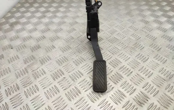 Ford B-MAX Accelerator throttle pedal 8V219F836AB