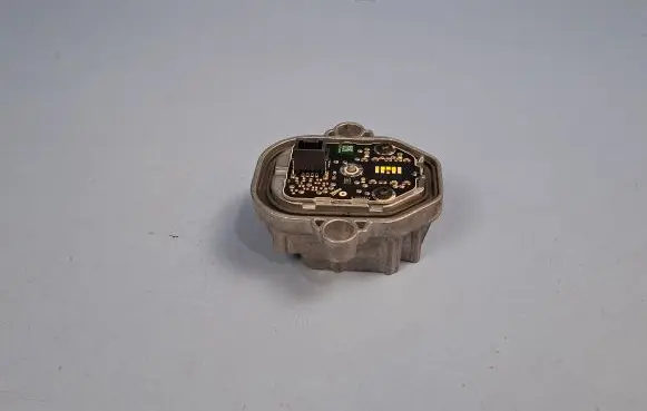 Volvo XC90 Headlight ballast module Xenon B132122B