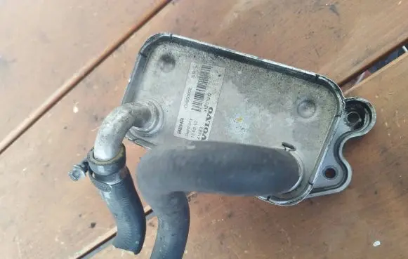 Volvo XC90 Oil filter mounting bracket C5850002