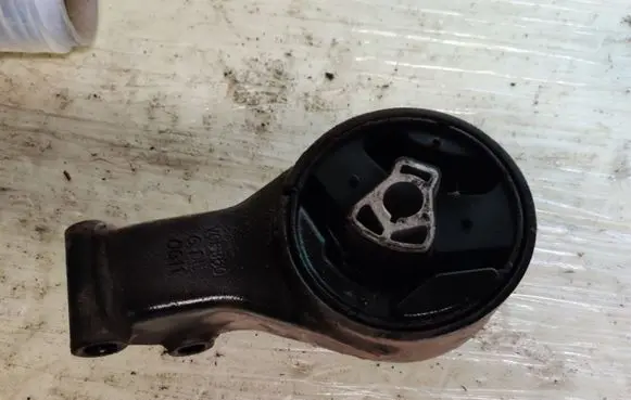 Chevrolet Orlando Gearbox mount V06360