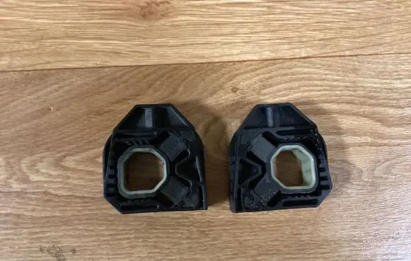 Volkswagen PASSAT B6 Radiator mount bracket 013676