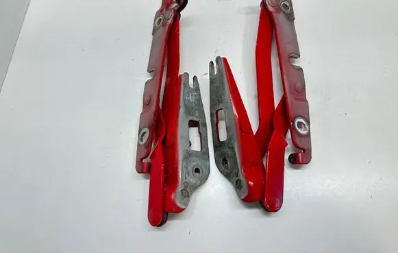 Audi A4 S4 B6 8E 8H Tailgate/trunk/boot hinge 8E5827302C