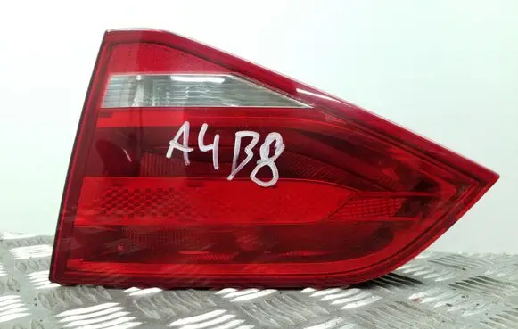 Tailgate rear/tail lights