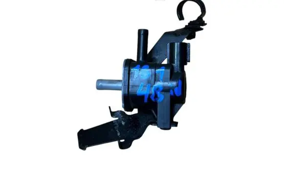 Toyota Yaris Vacuum valve 1362007060