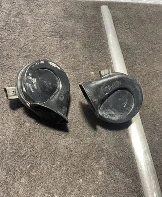 Volkswagen PASSAT B6 Horn signal 3C0981221 3C0951223