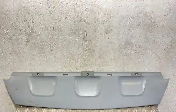 Front bumper lip