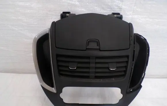 Chevrolet Trax Dashboard center trim panel 95381466