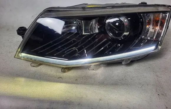 Skoda Octavia Mk3 (5E) Headlight/headlamp 5E1941017B 130702425000 33423344