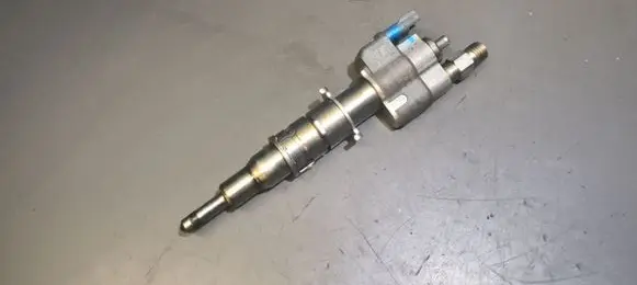 BMW 3 E90 E91 Fuel injector 13537589048 7589048 10183010