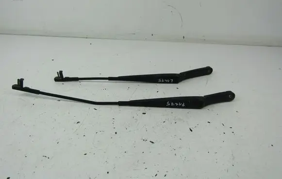 Skoda Octavia Mk2 (1Z) Front wiper blade arm 