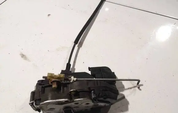 Opel Insignia A Rear door lock 