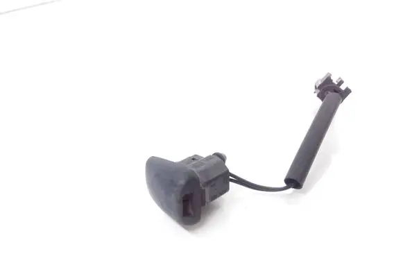 BMW 5 E60 E61 Windshield washer spray nozzle 7132969