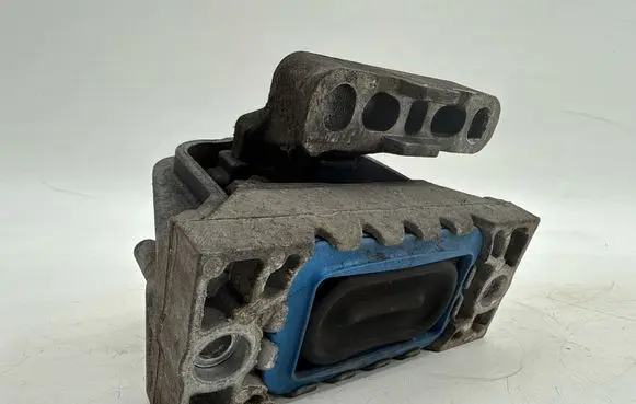 Engine mount bracket